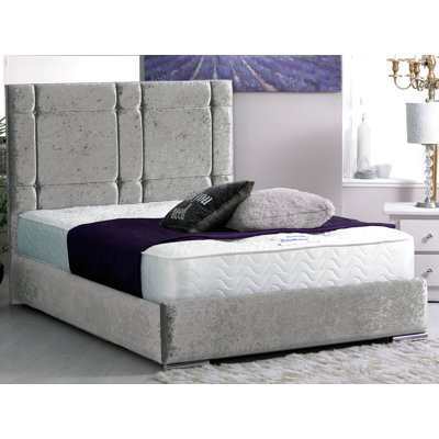 Uma Upholstered Bed