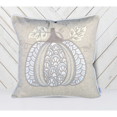 Coussin en dentelle brodée citrouille