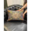 Coussin décoratif en velours-413204827-413204826-413204807