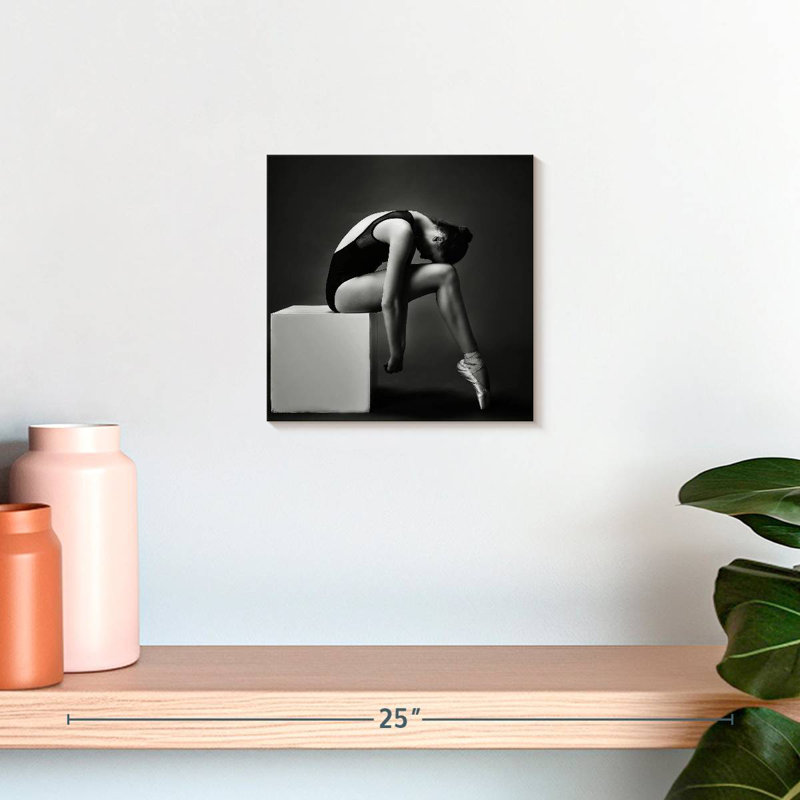 Danseur de ballet Enn sur une boîte, H 10 po x l 10 po