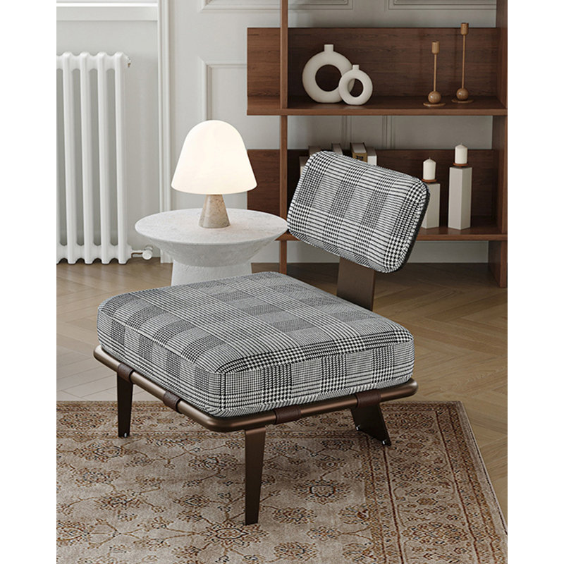 Chaise longue minimaliste en lin rétro avec pieds en métal robustes, pour les espaces de vie