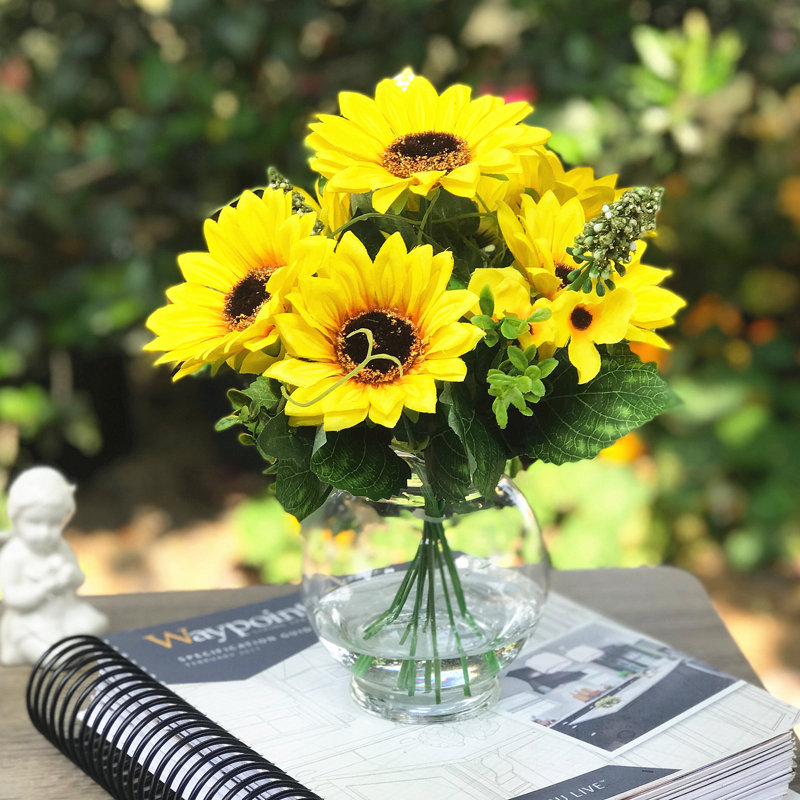 Arrangement floral à tournesol en soie dans un vase