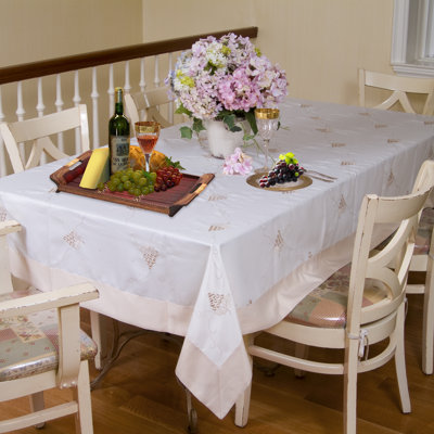 Nappe De Raisins Brodée De Cabernet