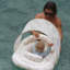 Sunnylife: flotteur interactif pour bébé - soleil fraise - piscine gonflable et tube d'eau, siège réglable en tissu, auvent d'ombre, anneaux de jeu, 6 à 12 mois