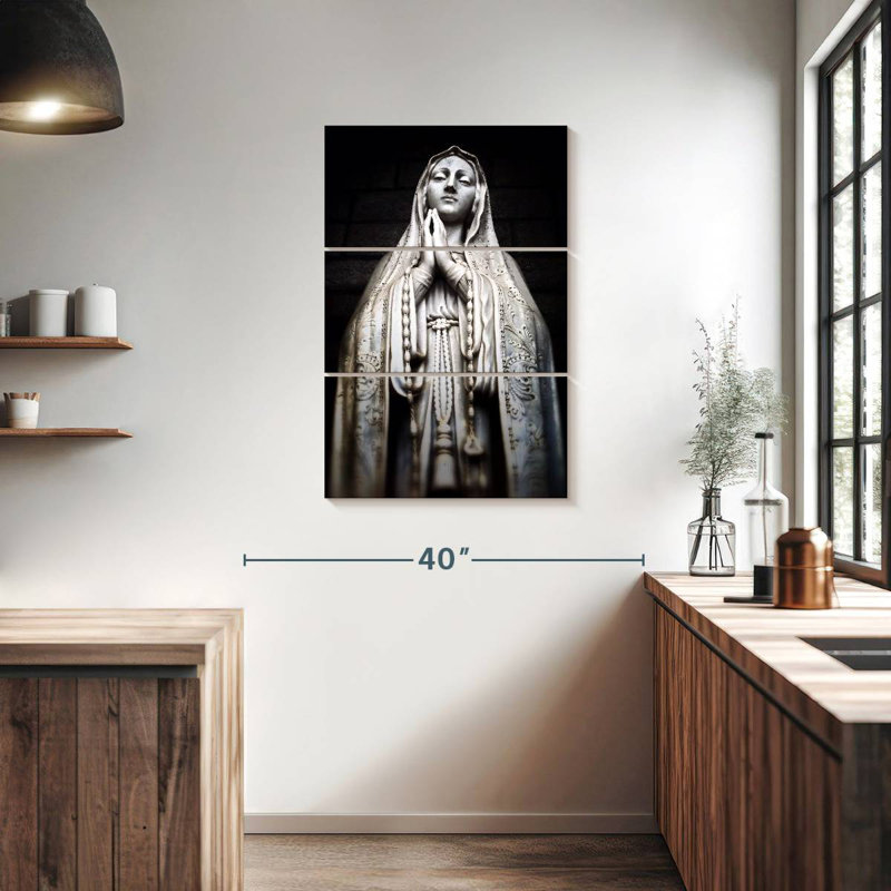 Statue de Marie Leisha, H 38 po x l 24 po