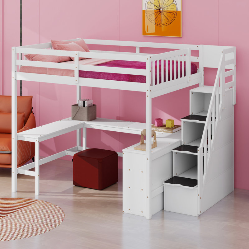 Lit mezzanine avec bureau intégré en forme de L et tablettes de rangement à trois niveaux, et escalier de rangement attaché