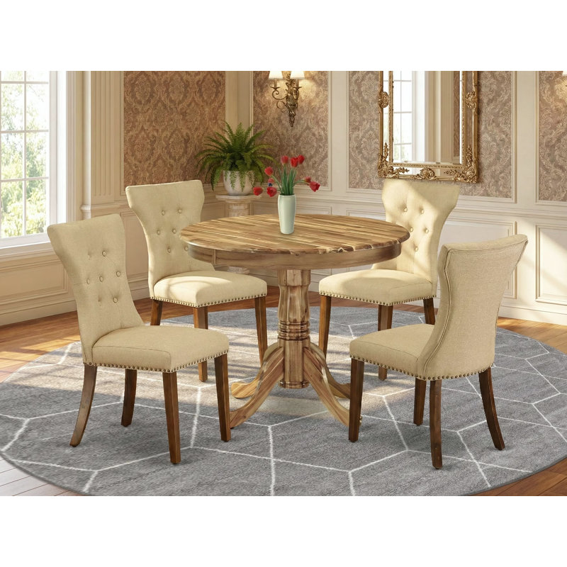 L'ensemble de table de salle à manger 5 pièces pour 4 personnes comprend une table de cuisine ronde avec piédestal et 4 chaises Parson rembourrées en tissu brun, 36 x 36 pouces, naturel