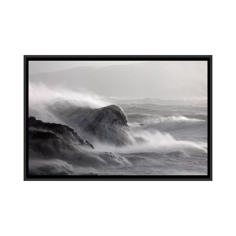 "crashing waves i county mayo" , reproduction de photo sur toile tendue, H 18 po x l 26 po x P 1,5 po, Toile avec cadre noir
