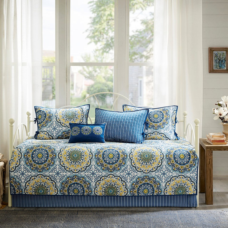 Housse de lit de jour - réversible bleu 6 pièces, avec revers rayé et grand imprimé médaillon, convient à un matelas simple, comprend une housse, 3 taies décoratives, 1 coussin décoratif, imprimé réversible lavable à la machine