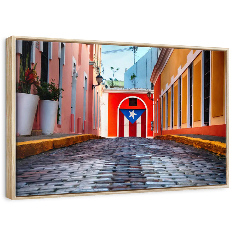 Rue pavée dans le vieux San Juan, Cadre flottant en bois naturel, 40 po x 27 po