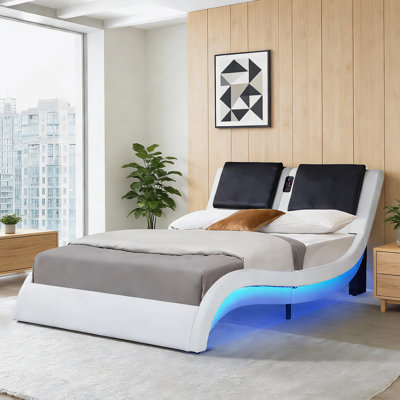 Structure de lit plateforme en similicuir rembourré avec éclairage à DEL, musique Bluetooth, massage par vibration et conception incurvée, aucun sommier nécessaire, grand