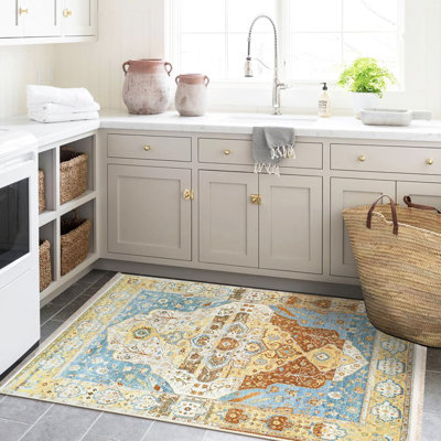 Tapis décoratif beige à motif bleu traditionnel de la collection Barcelona