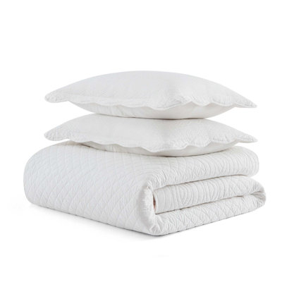 Martha Stewart Vintage Scallop Solid Cotton Reversible Quilt Set