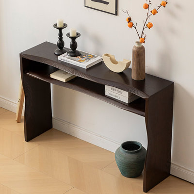 Console en bois massif de style américain.