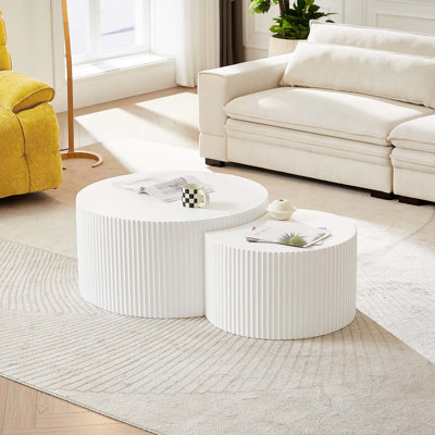 Ensemble de 2 tables gigognes blanches en MDF relief fabriquées à la main pour le salon et le bureau, peu encombrantes et élégantes