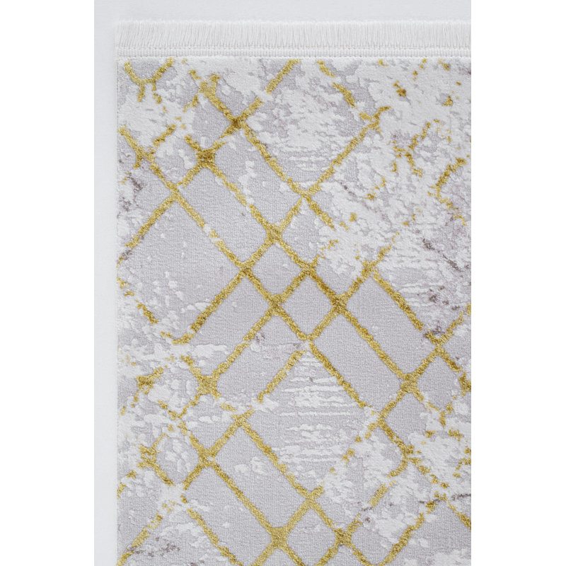 Amyiah Machine Made Indoor / Outdoor Area Rug, Rectangle 5'3" x 9'10"