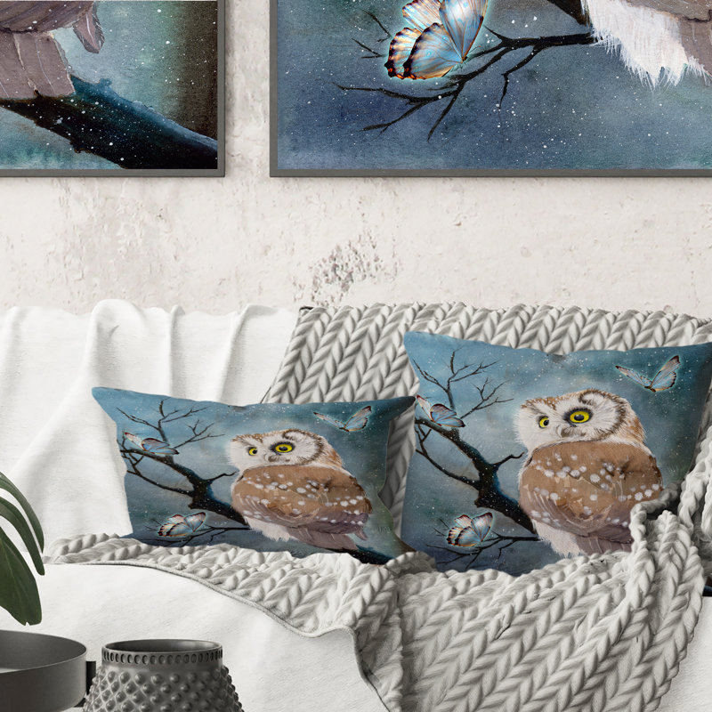 Un hibou avec des plumes brunes claires et des taches blanches - Coussin décoratif imprimé traditionnel 1
