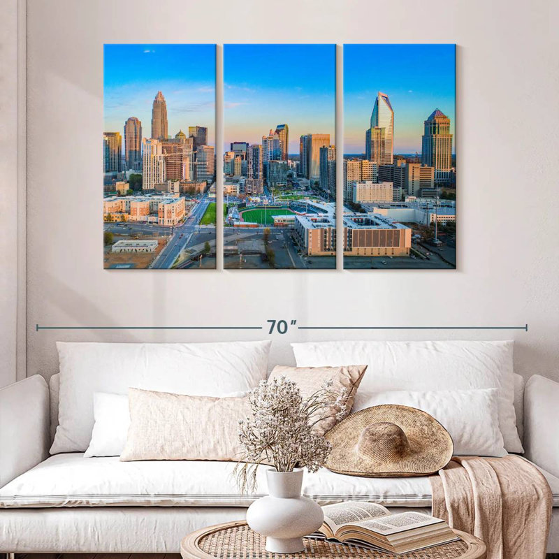 Ciel bleu Nicci sur Charlotte, H 32 po x l 50 po