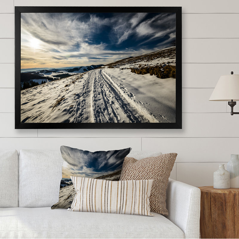 Path in Winter Mountain - Cabin & Lodge, reproduction d'art sur toile, H 8 po x l 12 po x P 1 po, Cadre photo noir