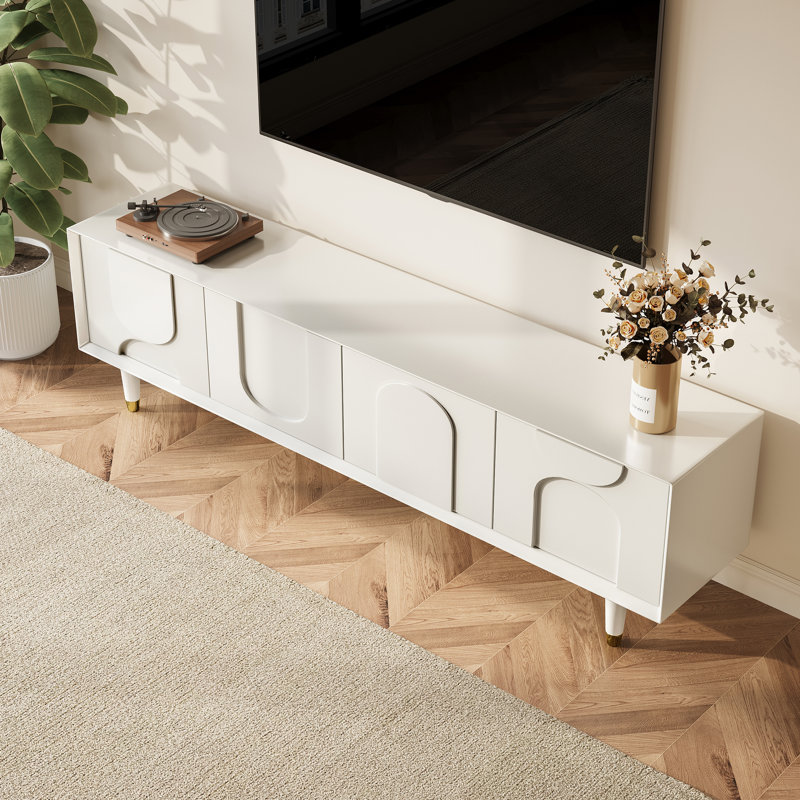 Meuble télé 71 pi Mid-Century à quatre pieds blanc sculpté avec quatre armoires, finition bois véritable, entièrement assemblé