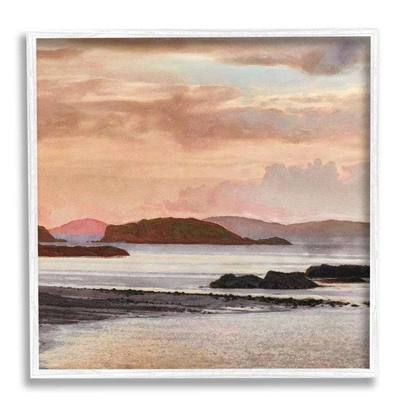 «Ba-248», impression de plage nuageuse encadrée sur bois par Alonzo Saunders, Estampe numérique encadrée blanc bord de mer