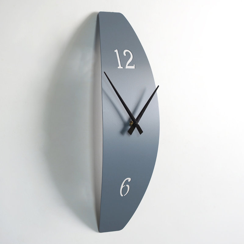 Horloge murale moderne en métal Curve of Time , Rouge accueillant, Petit