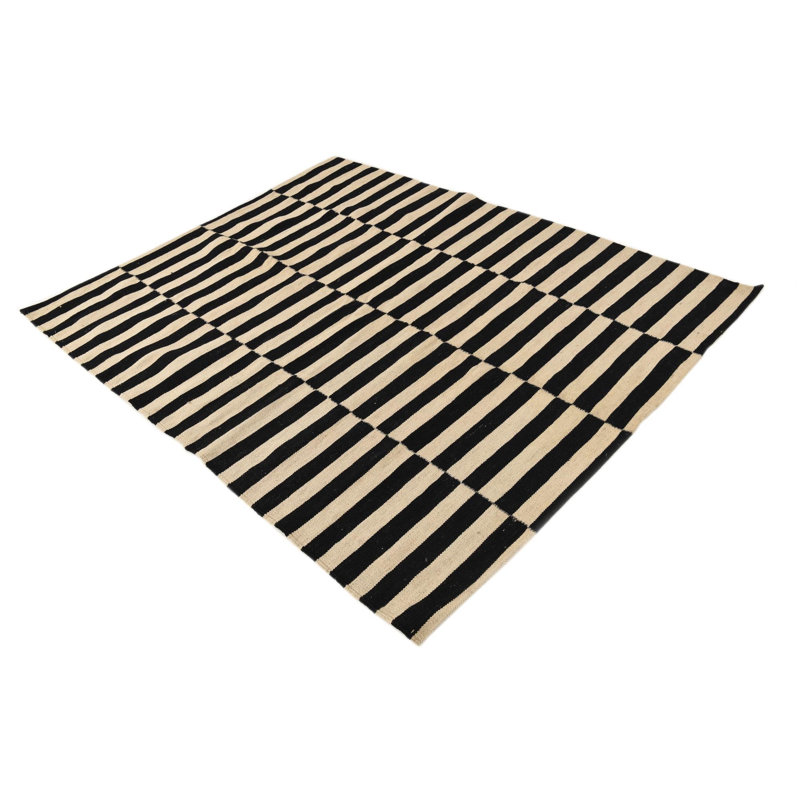 Tapis noir et blanc 4 x 6 Petrella
