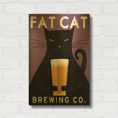 «Cat Brewing no City» par Ryan Fowler, art mural en métal doré, 16 po x 24 po