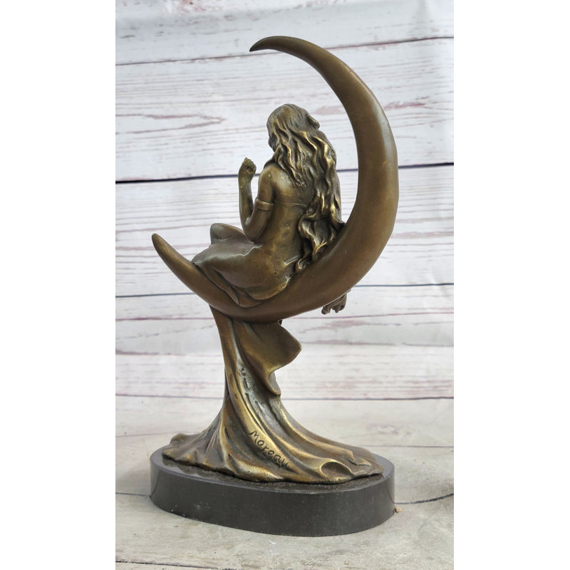 Sculpture fille High Moon