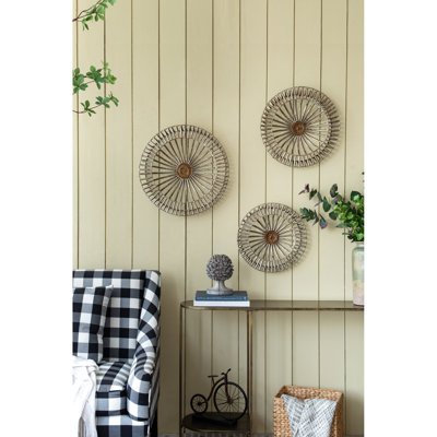 De trois disques décoratifs en métal en fer, avec des détails complexes et un médaillon floral, parfait pour un bureau, pièce de décoration de disque de 20,5 pouces, en forme de fer brun gris, 20,5 x 20,5 x 3