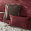 Édredon 7 pièces Red King - Élégant tissu de broderie remplissant 2 taies décoratives, 3 coussins, 1 jupe de lit, la garniture brodée lavable à la machine