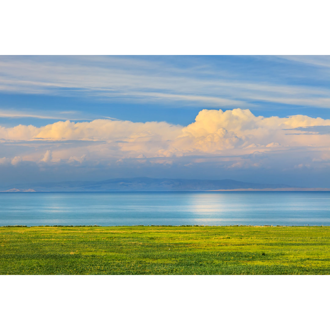 Beautiful Grasslands And Lake by Luxizeng - Drucken