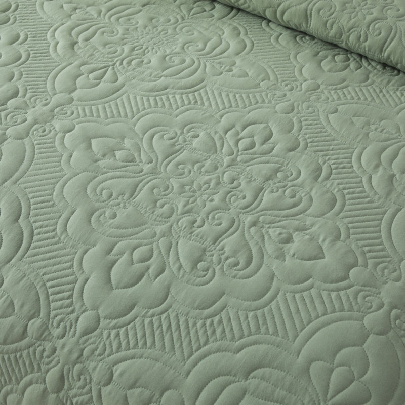 Washed Microfiber Scalloped Edge Quilt Set 3 Pieces Embroidered Damask Bedspread Set, Green, Queen