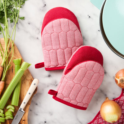 Ensemble de 2 mini-gants matelassés en chambray matelassés MARTHA STEWART - rouge 5,5 po x 8 po