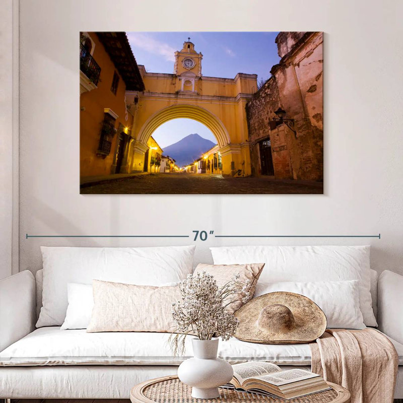 Kavia Archway dans la rue Antigua, H 32 po x l 48 po