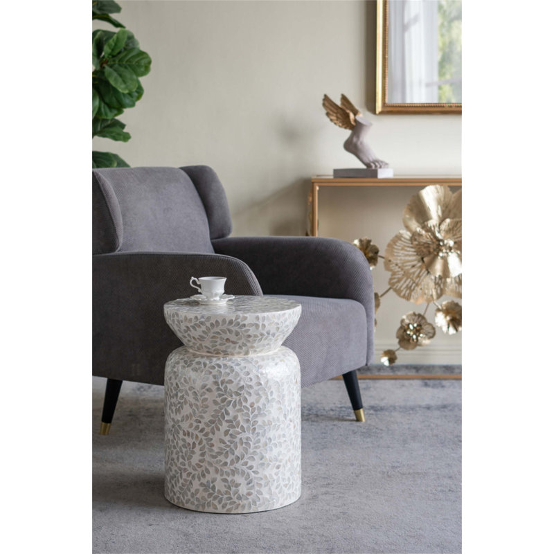 Table d'appoint ronde en bambou 14 x 14 x 20 avec incrustation de coquille de Capiz élégante, parfaite pour un décor moderne et côtier