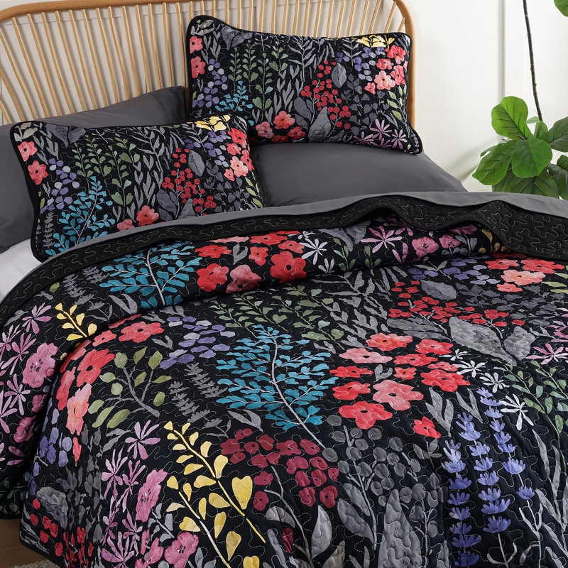 3-Piece Floral Quilt Set Soft Cozy Microfiber Lightweight All-Season Bedspread Coverlet, Queen Quilt + 2 Pillowcases, Black