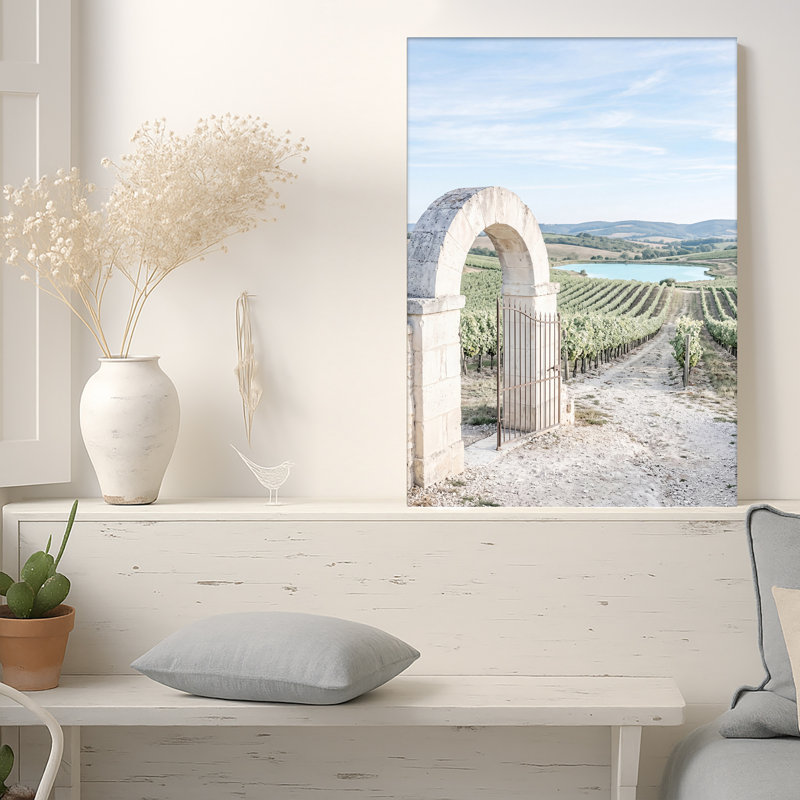 «Stone Archway» donnant sur les rangées de vignes et le lac bleu, art mural sur toile, 48"H x 32"W
