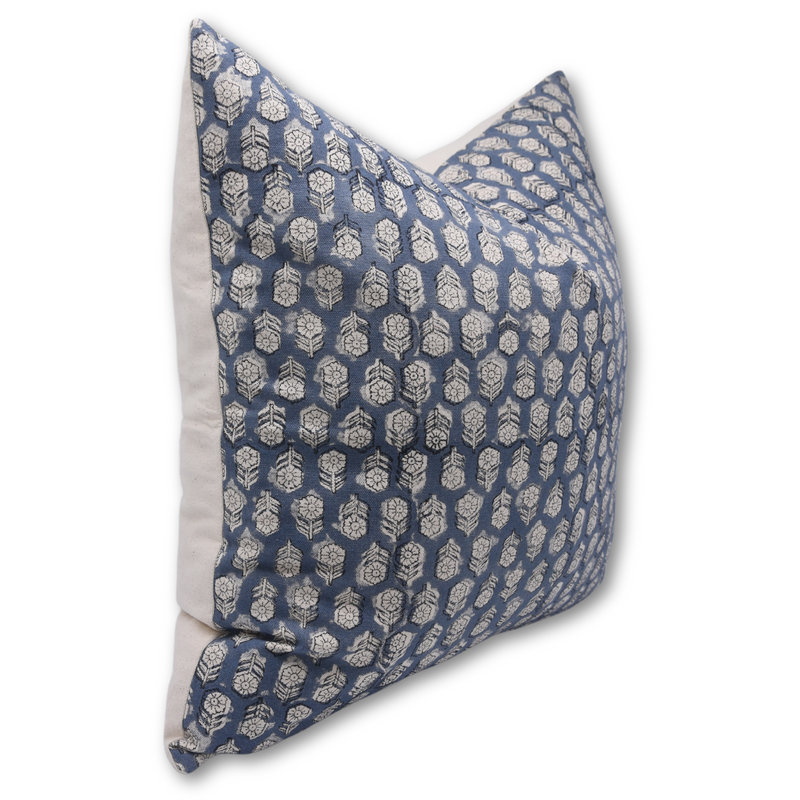 Housse de coussin imprimée à la main à motif floral en coton 20 x 20 pouces Tulsi Buti, Carré, 20 po x 20 po