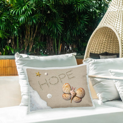 Coussin d'extérieur imprimé en mousse Hope par Alan Giana & Company