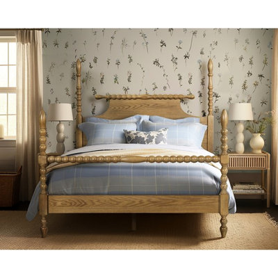 Elegant Queen Bed With Solid Wood Construction And Headboard 61"w X 81"l Mattress Interior Dimensions