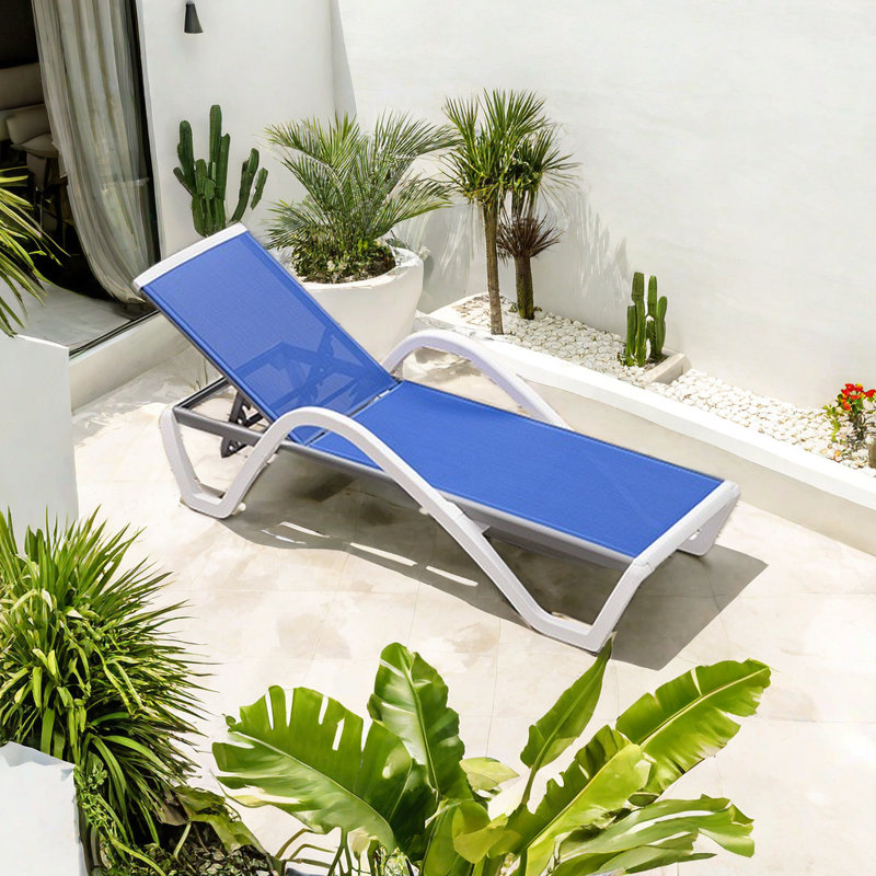 Chaise longue élégante avec méridienne d'extérieur en filet