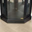 Vitrine de coin lumineuse-429561342