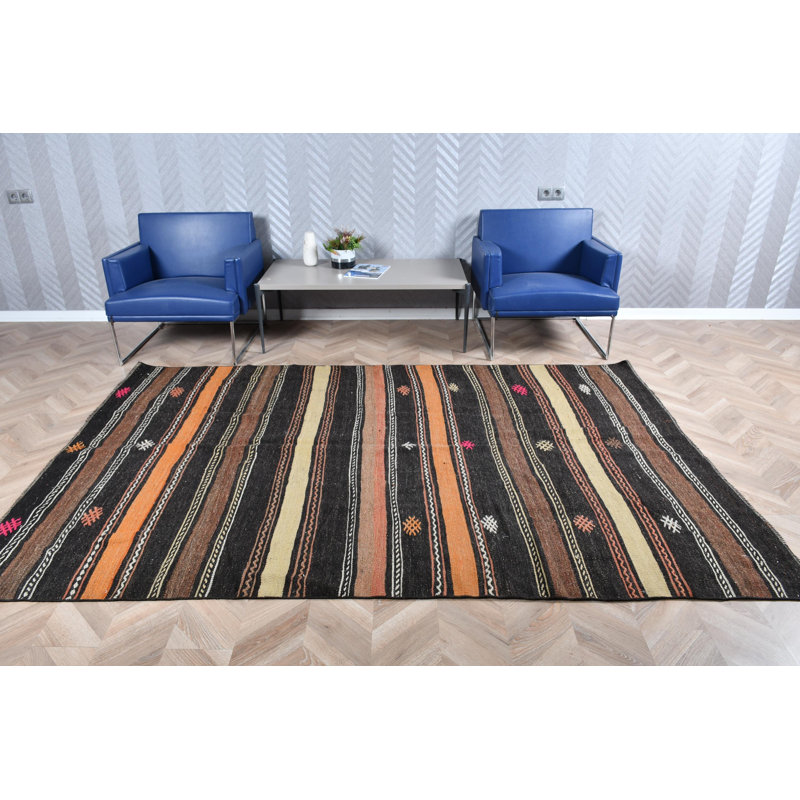 Grand kilim turc rétro avec motif noir idéal pour la décoration de la salle à manger et présentant un motif Oushak neutre