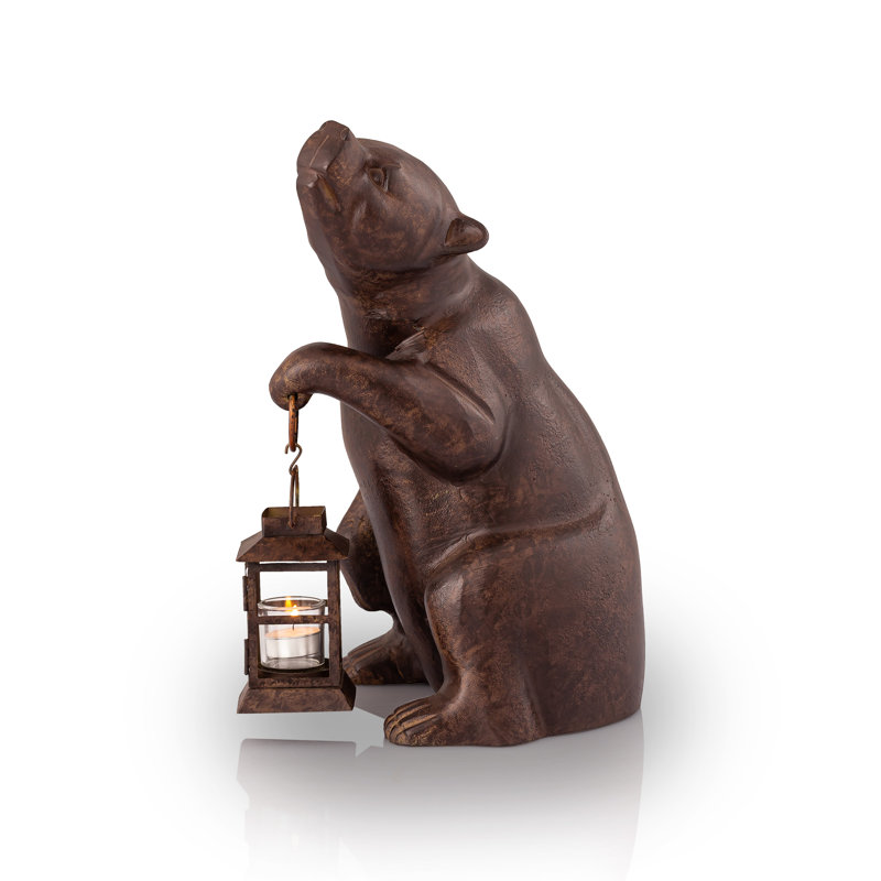 Sculpture d'ours avec lanterne