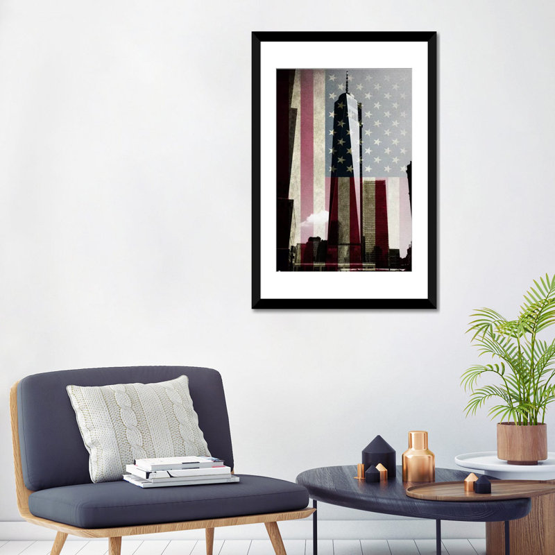 «Flags New York Freedom Tower», impression sur toile, H 24 po x l 16 po x P 1 po, Papier d'art encadré noir, Blanc