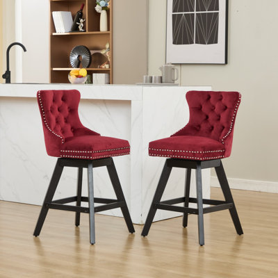 Tabourets de bar pivotants en velours avec décoration capitonnée à boutons et pieds en bois, garniture cloutée chromée, chaises de bar de style loisir, tabourets de bar, ensemble de 2 (bleu clair), SW1860LB