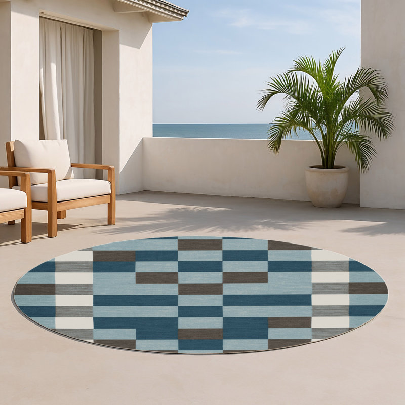 Checkered Gray Indoor and Outdoor Area Rug, Round 5'
