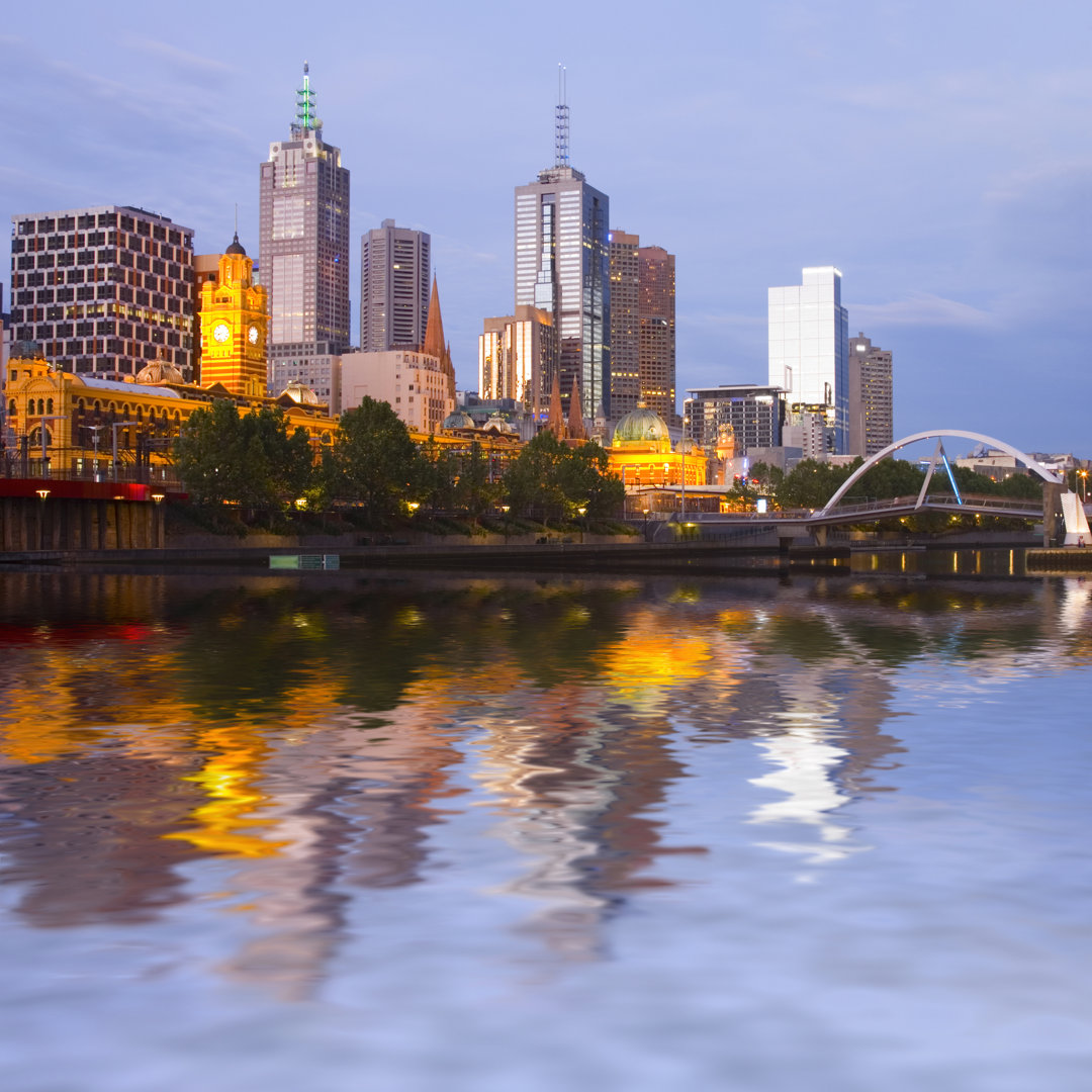 Melbourne Skyline von Travellinglight - Leinwandbild