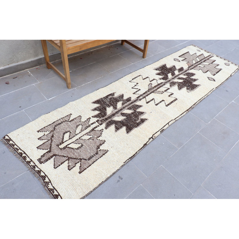 Tapis turc vintage en laine Herki avec motif tribal brun pour les espaces de cuisine ou de couloir